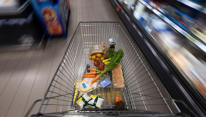 Der tägliche Einkauf ist bei vielen Verbrauchern teurer als vor einem Jahr. (Symbolbild) Der tägliche Einkauf ist bei vielen Verbrauchern teurer als vor einem Jahr. (Symbolbild)