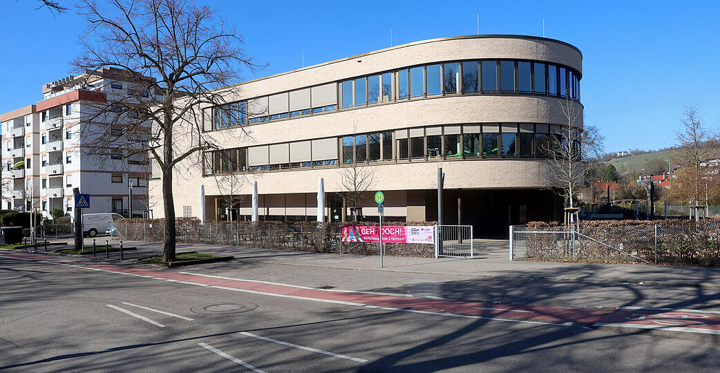 Die neue Gerhart-Hauptmann-Schule in der Heilbronner Karlsstra&szlig;e wird in Grundschule am Pf&uuml;hlpark umbenannt.