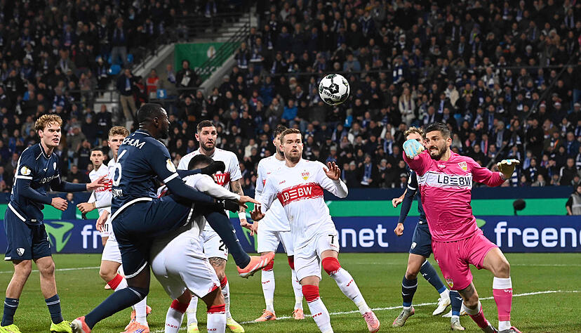 Fabian Bredlow: Gleich zu Beginn nach einer Ecke gefordert und gut reagiert. In der 20. Minute mit einem wilden Ausflug aus dem Tor. Viel zu spät, sehr gefährlich. Wirkte mit Ball am Fuß unsicher und teils ungenau. Note: 4 Fabian Bredlow: Gleich zu Beginn nach einer Ecke gefordert und gut reagiert. In der 20. Minute mit einem wilden Ausflug aus dem Tor. Viel zu spät, sehr gefährlich. Wirkte mit Ball am Fuß unsicher und teils ungenau. Note: 4