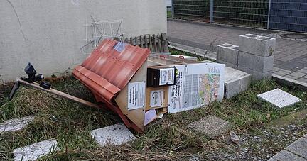 Einer der drei Bücherschränke, die der Bad Rappenauer Bürgerbusverein aufgestellt hat, wurde zerstört. Genauso wie der Spendenbriefkasten.