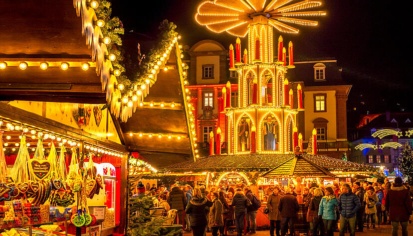 Der Weihnachtsmarkt am Marktplatz in Heidelberg.