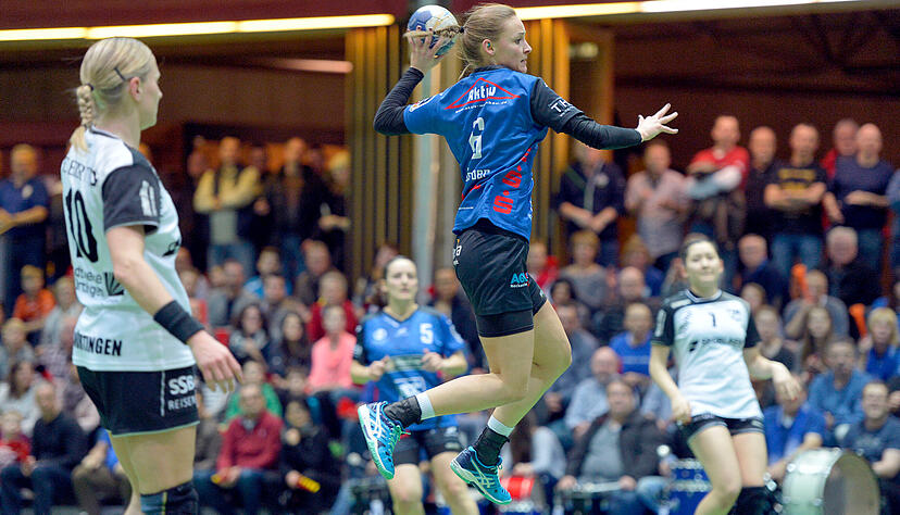 Wenn Luisa Walter und die Sport-Union, wie hier gegen die TG N&uuml;rtingen, zu ihrem favorisierten Tempospiel finden, gibt es in der Aufstiegssaison 2015/2016 kaum ein Halten.