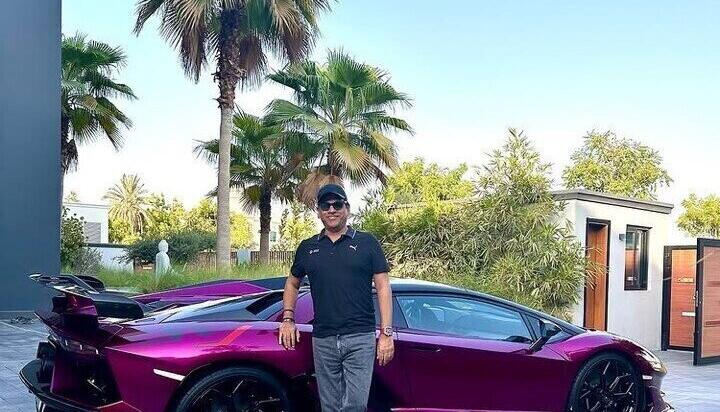 Kumar sammelt Luxusautos - hier steht er vor einem seiner Lamborghini Kumar sammelt Luxusautos - hier steht er vor einem seiner Lamborghini