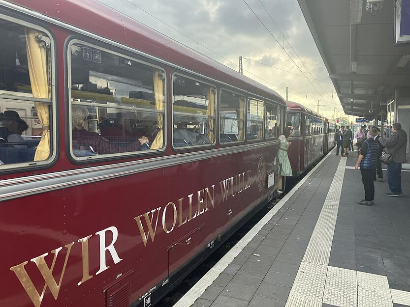 Startpunkt der Fahrt war der Heilbronner Hauptbahnhof. Von dort aus ging es zum Cannstatter Volksfest nach Stuttgart.