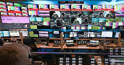 Bietet der öffentlich-rechtliche Rundfunk das, was Zuschauer erwarten? Blick in die Bildregie des National Broadcast Center des ZDF in Mainz-Lerchenberg.
Foto: dpa