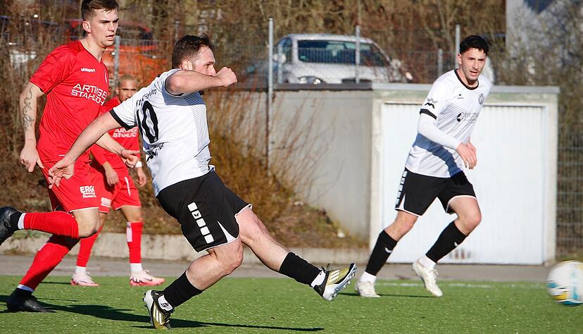 Auch Hakan Kutlu kann im ersten Testspiel des VfR Heilbronn noch nicht die gewohnten Akzente setzen.