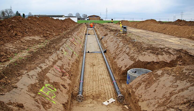 Wie in diesem Testgraben sollen die beiden neuen H&ouml;chstspannungsleitungen im Boden verlegt werden. Bis Mitte n&auml;chsten Jahres soll ihr Verlauf feststehen.