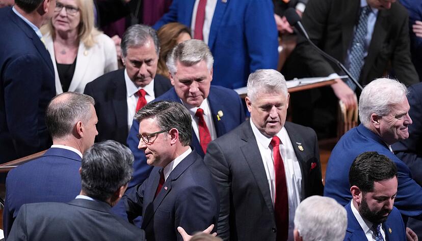 Der republikanische Sprecher des Repr&auml;sentantenhauses, Mike Johnson, hat es geschafft genug Parteikollegen hinter dem Gesetz zu versammeln.