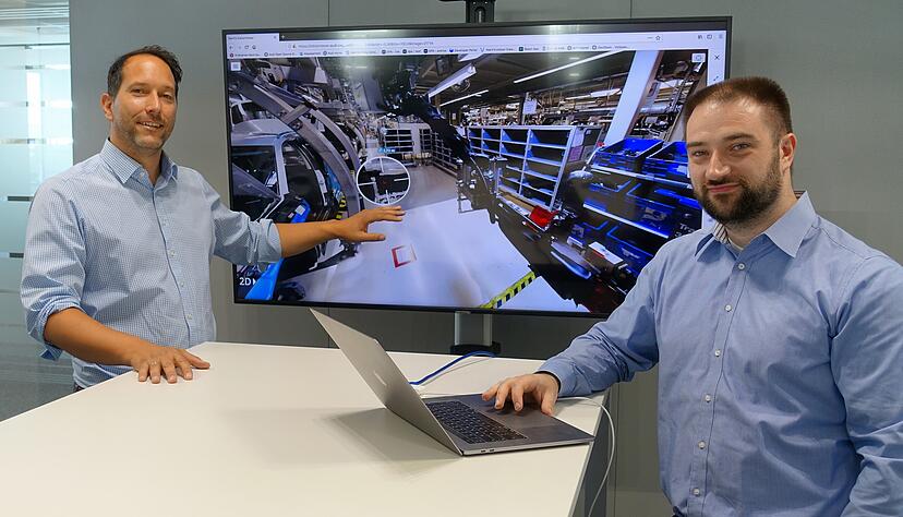 Andre Bongartz (re.) und Marco Kern haben das Projekt 3D-Scan bei Audi vorangetrieben. Auf dem Monitor: Das System misst Abst&auml;nde pr&auml;zise.
Foto: Christian Gleichauf