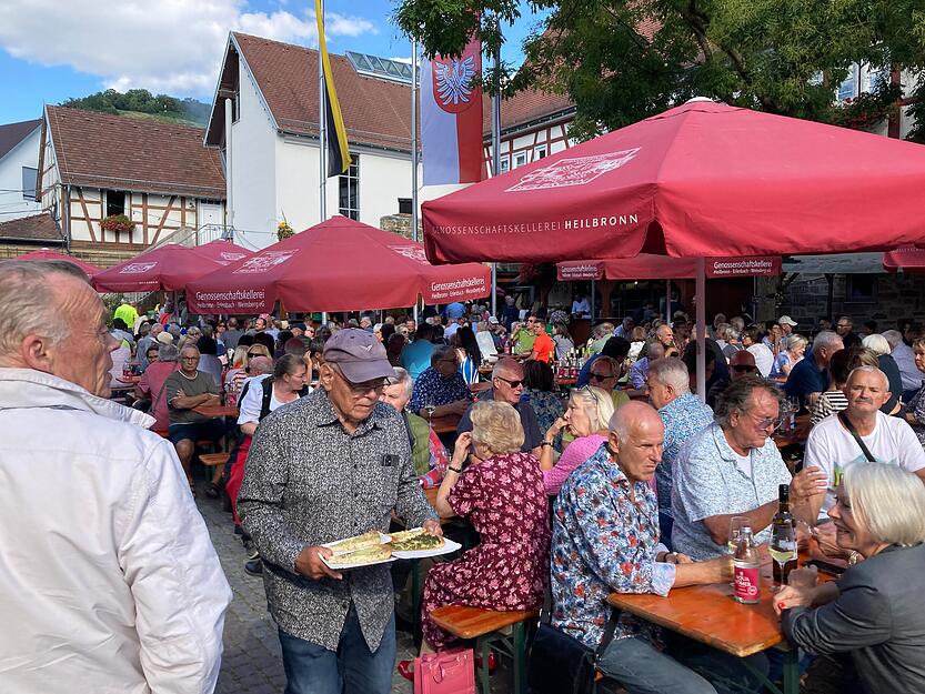 Der Sonntag beim 47. Original Erlenbacher Weinfest.