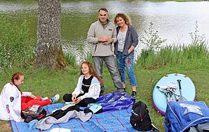 Eigentlich wollten sie die Wassersportsaison 2021 eröffnen. Doch noch ist es dafür ganz schön frisch: Alexandra und Ivano Morgillo aus Wüstenrot mit ihren Töchtern Jessica und Jennifer (li.). Eigentlich wollten sie die Wassersportsaison 2021 eröffnen. Doch noch ist es dafür ganz schön frisch: Alexandra und Ivano Morgillo aus Wüstenrot mit ihren Töchtern Jessica und Jennifer (li.).