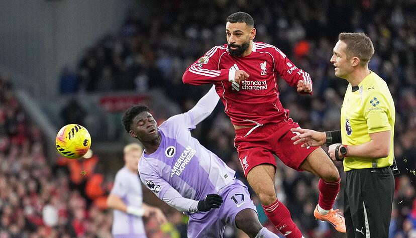 War nach seiner Einwechslung um Offensivaktionen bemüht: Mohamed Salah (in Rot). War nach seiner Einwechslung um Offensivaktionen bemüht: Mohamed Salah (in Rot).