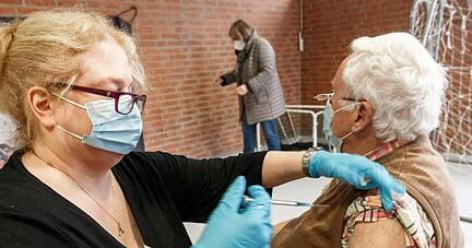 Booster-Impfung in einem Lübecker Jugendzentrum.