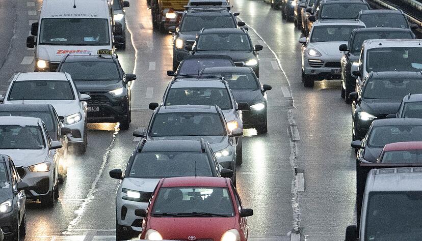 Der ADAC hat auf den Autobahnen im S&uuml;dwesten mehr als 46.000 Staus gez&auml;hlt. (Symbolbild)