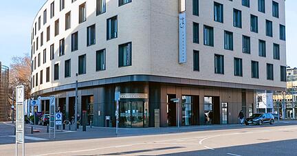Das Mercure-Restaurant in Heilbronn bleibt komplett geschlossen. Das Vier-Sterne-Hotel empfängt ab dieser Woche aber wieder Geschäftsreisende, dennoch befindet sich der Großteil der Mitabeiter in Kurzarbeit.
Foto: Mario Berger