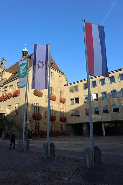 Israel-Flagge vor dem Rathaus Heilbronn hängt wieder Israel-Flagge vor dem Rathaus Heilbronn hängt wieder