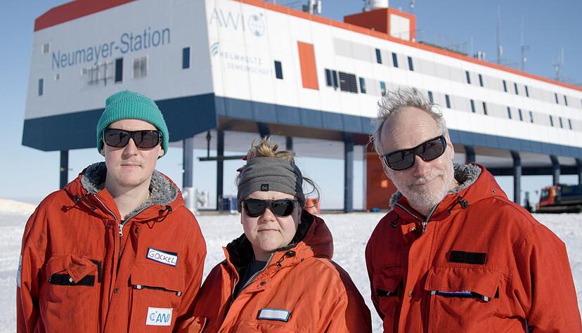 Theater in der Antarktis - Regisseur Jan-Christoph Gockel und seine Schauspiel-Kollegen Julia Gr&auml;fner und Wolfram Koch (l-r)