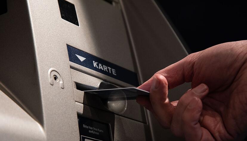 Funktioniert nur mit einem eigenen Konto: Geld abheben.