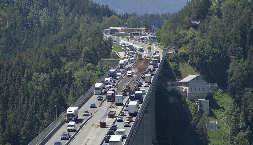 Die Brennerautobahn gilt als meistbefahrene Verkehrsverbindung von Mittel- und Nordeuropa nach Italien. (Archivbild)