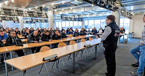 Diskussionsrunden statt Nordschleifen-Action: Die VLN verzichtete nach Warnungen der Reifenhersteller auf den geplanten Saisonstart. Diskussionsrunden statt Nordschleifen-Action: Die VLN verzichtete nach Warnungen der Reifenhersteller auf den geplanten Saisonstart.