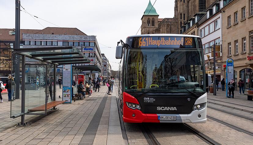 Wenig Andrang an den Haltestellen: Die Fahrgastzahlen in Bus und Bahn sind in Corona-Zeiten deutlich zurückgegangen. Kehrt sich der Trend bald wieder um?
Foto: Mario Berger