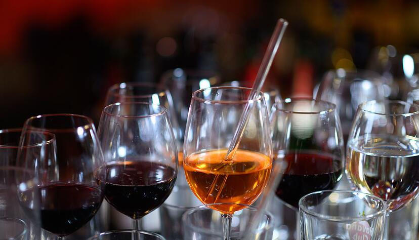 Alkoholkonsum kann zu Leberkrebs beitragen.