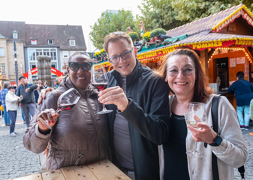 Die Heilbronner Innenstadt verwandelt sich während des Weindorf zu einem Anziehungspunkt für Besucher.