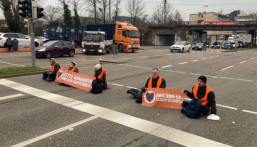 Mitglieder der umstrittenen Klimaschutz-Bewegung "Letzte Generation" hatten in der Vergangenheit die Neckarsulmer Straße  in Heilbronn blockiert. Mitglieder der umstrittenen Klimaschutz-Bewegung "Letzte Generation" hatten in der Vergangenheit die Neckarsulmer Straße  in Heilbronn blockiert.