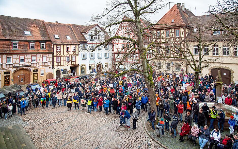 Bad Wimpfen setzt Zeichen gegen Rechts: 600 Teilnehmer bei Demo