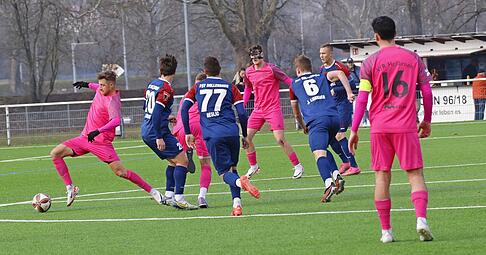 Schon im vergangenen Februar testeten der VfR Heilbronn mit Julian Schiffmann (links) und der FSV Hollenbach gegeneinander.
Foto: Marc Schmerbeck Schon im vergangenen Februar testeten der VfR Heilbronn mit Julian Schiffmann (links) und der FSV Hollenbach gegeneinander.
Foto: Marc Schmerbeck