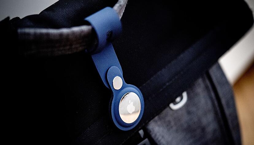 Airtags helfen beim Suchen und Finden von Gegenst&auml;nden und k&ouml;nnen auch im Koffer verstaut werden.