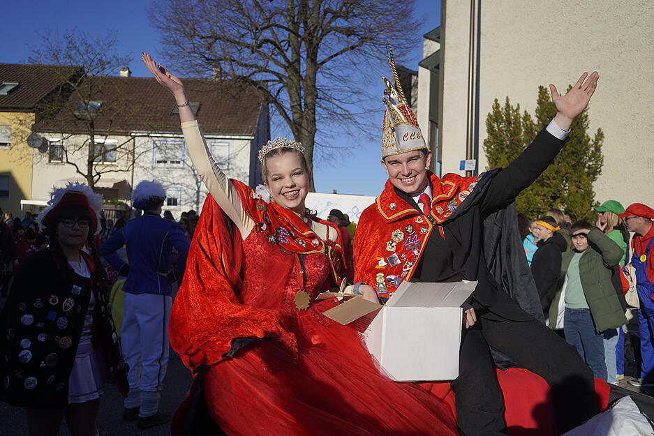 Faschingsumzug durch Ellhofen: Besucher feiern mit den Sulmtalnarren
