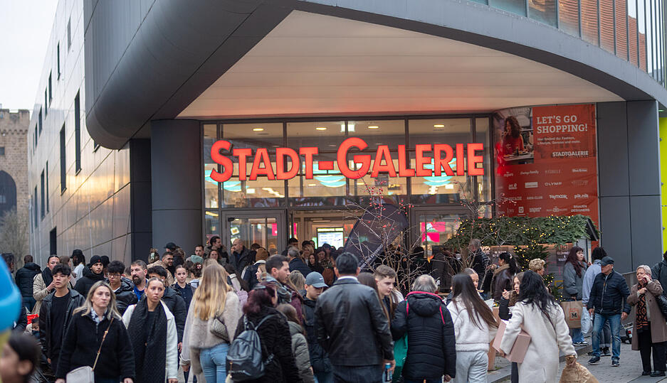 In der Heilbronner Innenstadt herrscht am vierten Adventswochenende großer Andrang – in den Geschäften und auf dem Weihnachtsmarkt. In der Heilbronner Innenstadt herrscht am vierten Adventswochenende großer Andrang – in den Geschäften und auf dem Weihnachtsmarkt.
