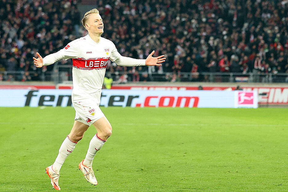 Chris F&uuml;hrich: In der ersten Halbzeit gl&uuml;cklos mit seinen Dribblings. Verrannte sich wieder in den Gegenspielern. Kam mit Wucht in die zweite H&auml;lfte und traf mit einem sch&ouml;nen Schuss zur F&uuml;hrung. Note: 2