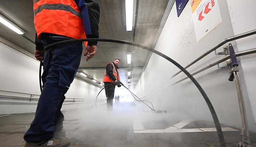 Insgesamt ist der Fr&uuml;hjahrsputz an mehr als 200 gro&szlig;en und kleinen Bahnh&ouml;fen im S&uuml;dwesten geplant.