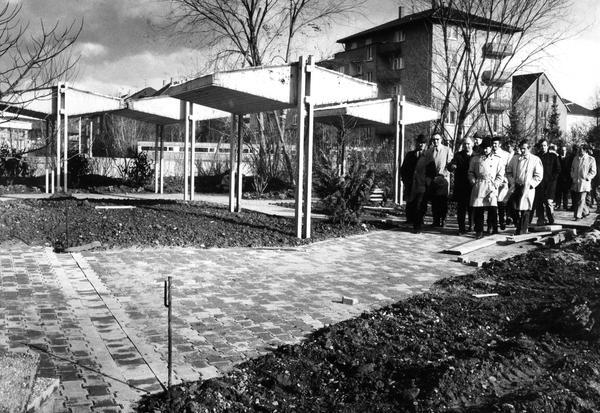 März 1972. Als wohl gelungen bezeichnen belgische Gartenarchitekten bei einem Besuch in Heilbronn die Grünanlage, die Ende April für den Publikumsverkehr wieder frei gegeben wird.