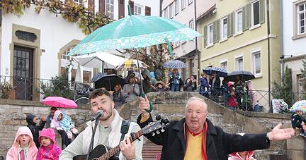 "The Voice of Germany"-Kandidat Julian Pförtner beim Mini-Konzert in Bad Wimpfen
