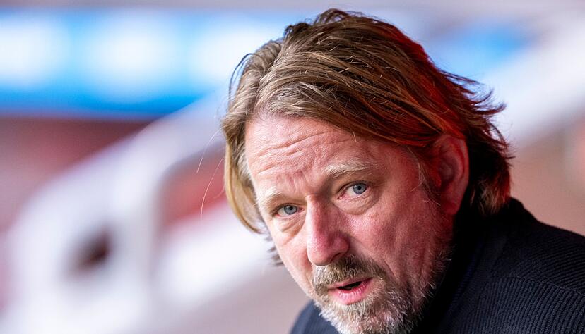 Sven Mislintat war seit 19. Mai Direktor für Fußball-Angelegenheiten von Ajax. Sven Mislintat war seit 19. Mai Direktor für Fußball-Angelegenheiten von Ajax.