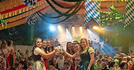 Seit einigen Jahren verwandeln sich die Wertwiesen in Künzelsau im Oktober zu einem Platz für Volksfestliebhaber. 
Foto: Archiv/Olivier Schniepp