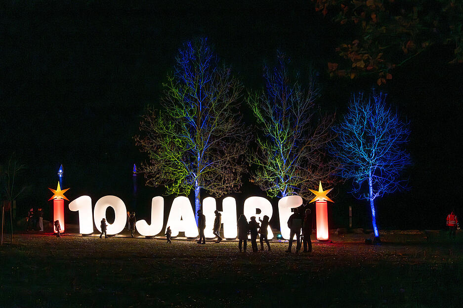 Bereits zum zehnten Mal findet am Breitenauer See der Weihnachtsmarkt statt.