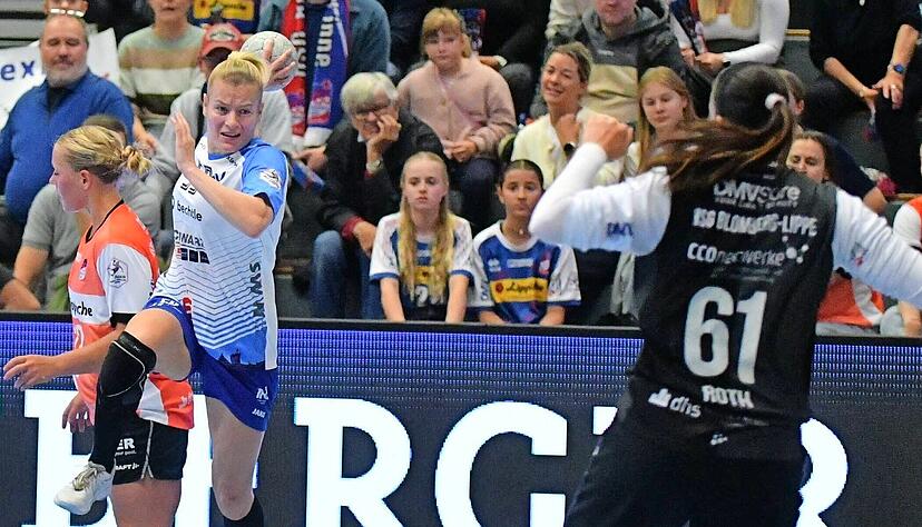 Kennen sich aus Ludwigsburger Tagen und der Nationalmannschaft bestens: Blombergs Torhüterin Nicole Roth (rechts) ließ am Samstag nur vier Treffer von Neckarsulms Top-Torschützin Antje Döll zu. Kennen sich aus Ludwigsburger Tagen und der Nationalmannschaft bestens: Blombergs Torhüterin Nicole Roth (rechts) ließ am Samstag nur vier Treffer von Neckarsulms Top-Torschützin Antje Döll zu.