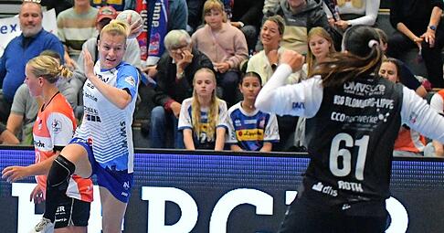 Kennen sich aus Ludwigsburger Tagen und der Nationalmannschaft bestens: Blombergs Torhüterin Nicole Roth (rechts) ließ am Samstag nur vier Treffer von Neckarsulms Top-Torschützin Antje Döll zu. Kennen sich aus Ludwigsburger Tagen und der Nationalmannschaft bestens: Blombergs Torhüterin Nicole Roth (rechts) ließ am Samstag nur vier Treffer von Neckarsulms Top-Torschützin Antje Döll zu.