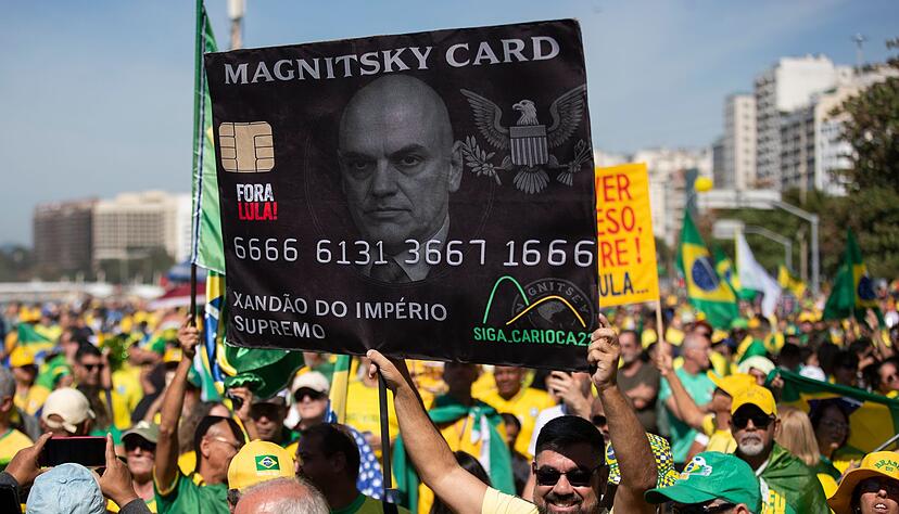 In mehreren Städten demonstrierten Unterstützer Bolsonaros und forderten eine Amnestie für ihn. In mehreren Städten demonstrierten Unterstützer Bolsonaros und forderten eine Amnestie für ihn.