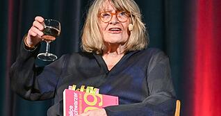 Ein Hoch auf den Feminismus: Frauenrechtlerin Alice Schwarzer hat vergangene Woche ihr neues Buch "Feminismus pur. 99 Worte" in Berlin vorgestellt. Am 26. M&auml;rz kommt Schwarzer nach Heilbronn.