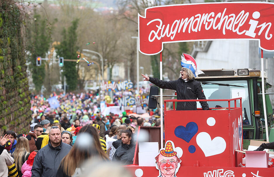 Ausgelassene Stimmung beim Faschingsumzug in Bad Wimpfen mit 15.000 Besuchern