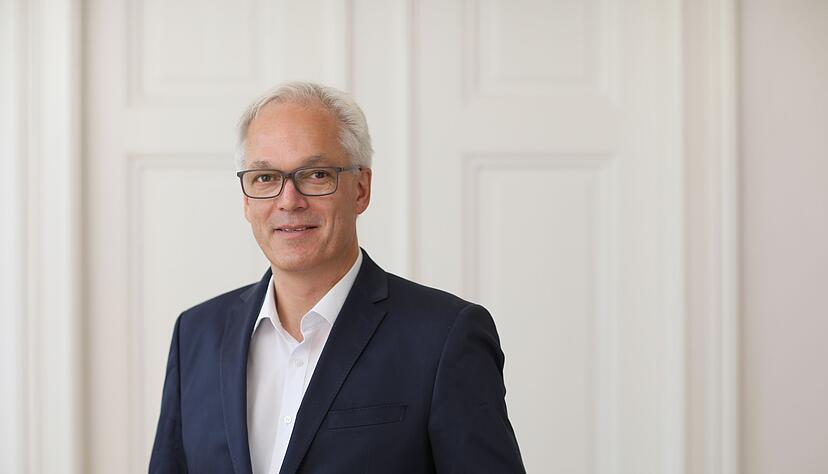 Peter Meyer ist Fachanwalt für Arbeitsrecht in Berlin und Mitglied des Geschäftsführenden Ausschusses der Arbeitsgemeinschaft Arbeitsrecht im Deutschen Anwaltverein (DAV).