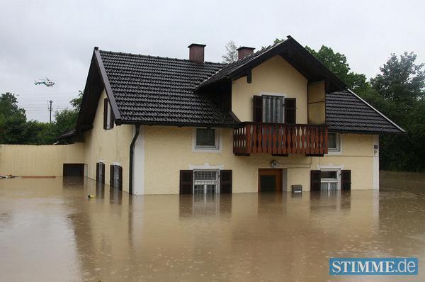 Die Hochwasserlage in Bayern hat sich am Montag weiter zugespitzt.
