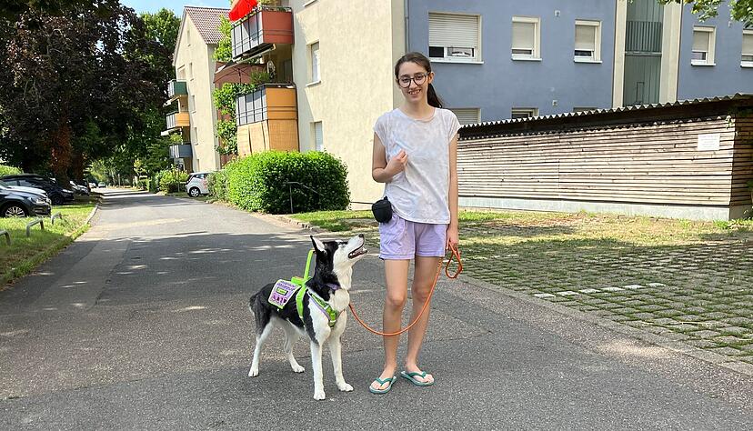 Der Assistenzhund soll Christina Stamoudi ein normales Leben ermöglichen.