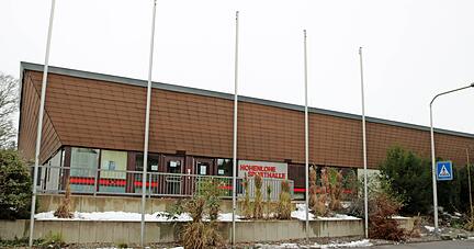 Die Hohenlohe-Sporthalle ist im Landkreis am besten geeignet für das lokale Impfzentrum. Darin sind sich Sozialministerium und Landratsamt einig.
Foto: Bettina Hachenberg