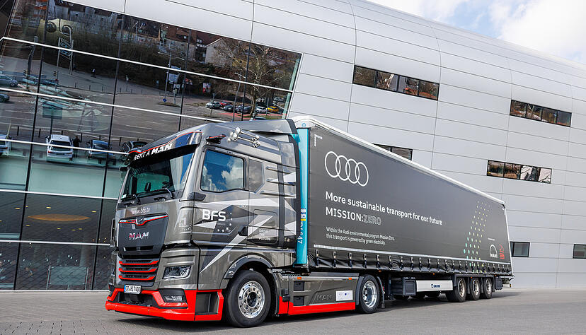 Audi setzt zusammen mit den Speditionen Ihro und Elflein Elektro-Lkw zur Teileversorgung an den deutschen Standorten Neckarsulm und Ingolstadt ein. Seit knapp einem Jaht läuft das Pilotprojekt. Audi setzt zusammen mit den Speditionen Ihro und Elflein Elektro-Lkw zur Teileversorgung an den deutschen Standorten Neckarsulm und Ingolstadt ein. Seit knapp einem Jaht läuft das Pilotprojekt.